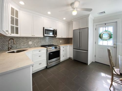 197 9th St, Greenport, NY 11944-1748