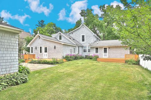 2656 1st St, Saint Paul, MN 55110-2470