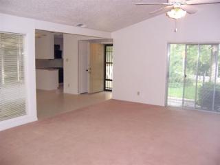 1900 Pinewood Dr, Bryan TX  77807-2705 exterior