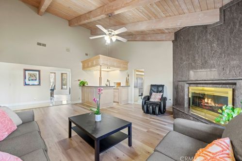 26945 Brooken Ave, Santa Clarita CA  91387-3904 exterior