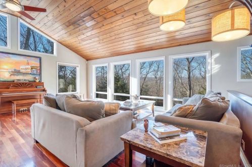 55 Mountain Rd, Brookfield Center, CT 06804-1908