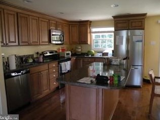 12718 Pinecrest Rd, Herndon VA  20171-2608 exterior