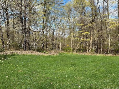 214 Berkshire Rd, Sandy Hook CT  06482-1548 exterior