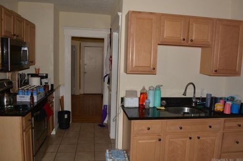 356 Chestnut St, New Britain CT 06051-2307 exterior