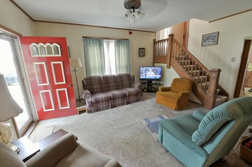 65 Canal Rd, Frazeysburg, OH 43822-9795