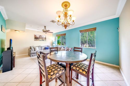 2850 Oasis Dr, Boynton Beach FL  33426-8665 exterior