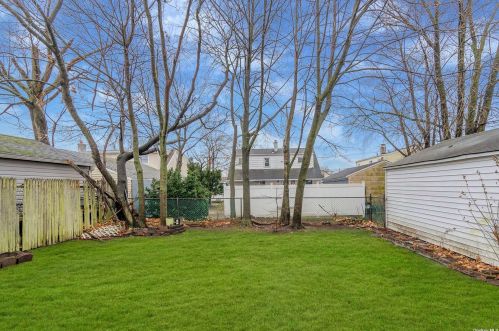 913 Merillon Ave, Westbury NY  11590-6112 exterior