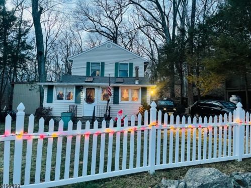15 Deer Path, West Milford Lakes, NJ 07480-4005