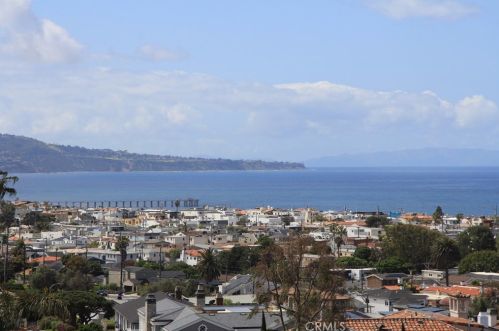 700 John St, Manhattan Beach CA  90266-5838 exterior
