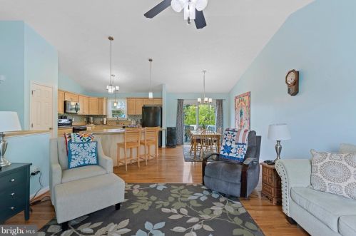 927 Dutchess Cir, Strasburg, VA 22657-2749