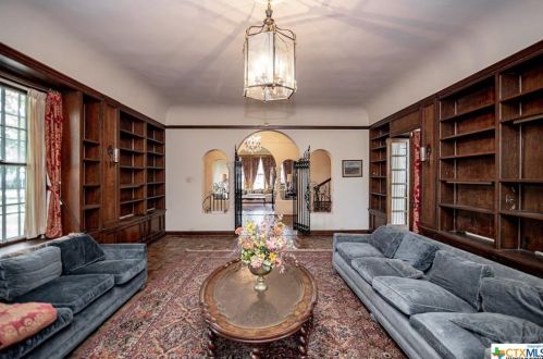 501 Vine St, Victoria TX exterior