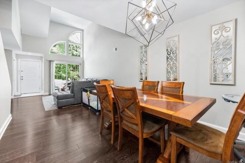 22 Pembrooke Ct, Tompkins Corners NY  10579-3247 exterior