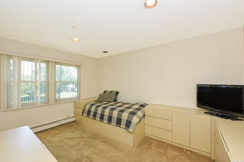 80 Stonehurst Ln, Huntington Station NY  11746-7934 exterior