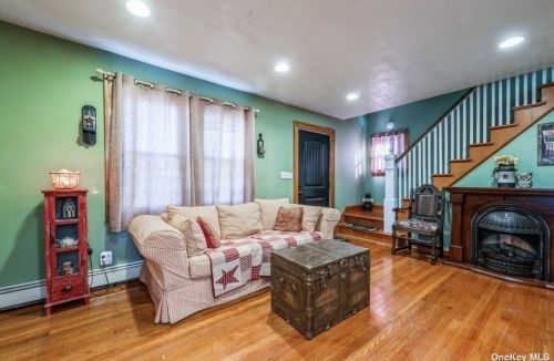 705 Nassau St, North Bellmore, NY 11710-4050