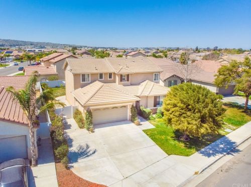 2826 Lake View Dr, Perris, CA 92571-4833