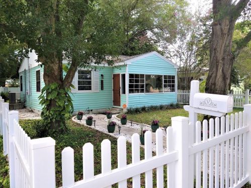 1208 26th St, Saint Petersburg, FL 33713-5819