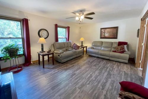 7448 Pleasant Rd, Waterford, WI 53185-1628