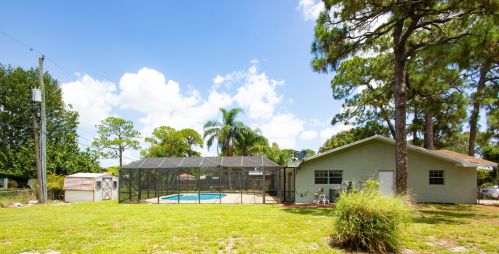 3441 Southern Pne Dr, Fort Pierce FL 34982-6542 exterior