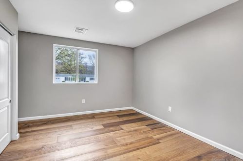 390 Marina Dr, Stratford CT  06614-2934 exterior