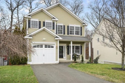 71 Chapin Ave, Waterbury, CT 06708-2962