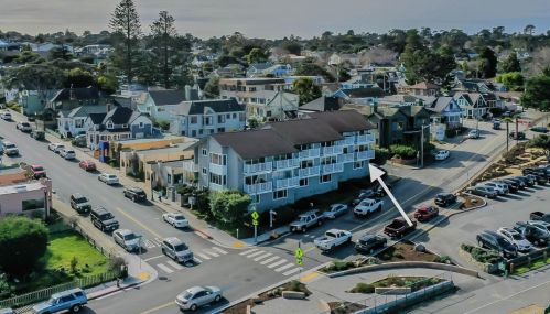 585 Ocean View Blvd, Del Monte Park, CA 93950-2648