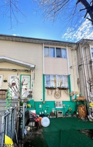 14 Pearl St, Paterson, NJ 07501-2221