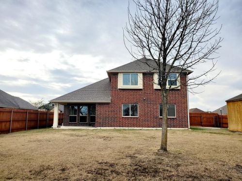 746 Mill Pond Dr, Midlothian, TX 76065-7900