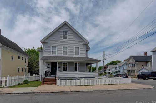 24 Center St, United States Coast Guard Ac, CT 06320-5317