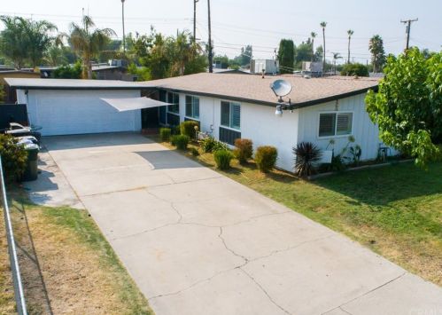 7076 Newbury Ave, San Bernardino CA  92404-6441 exterior