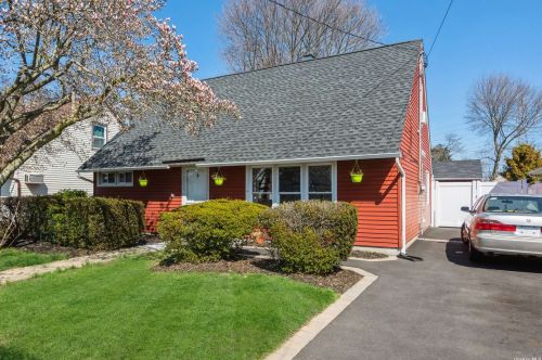 180 Herman Ave, Bethpage, NY 11714-4410