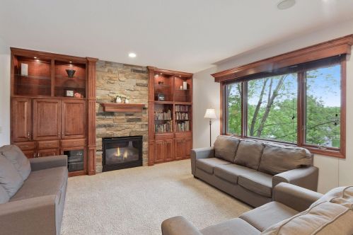 1888 White Oak Dr, Chaska MN  55318-2878 exterior