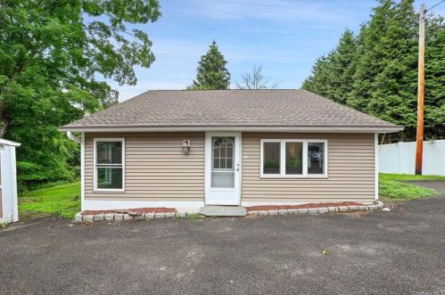 24 Baldwin Ln, Mahopac, NY 10541-3602