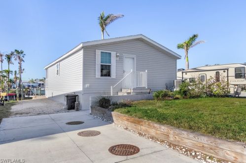 3939 George Sawyer Ln, Saint James City, FL 33956-2236