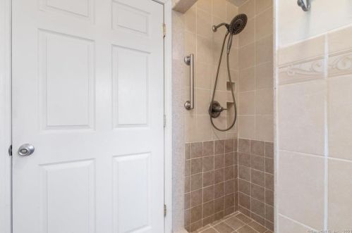 18 Phillips St, United States Coast Guard Ac CT  06320-2619 exterior