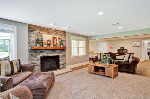 109 Peria Dr, Rocky Hill CT  06067-1741 exterior
