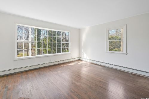 34 Twin Cedar Ln, Northport NY  11768-2232 exterior