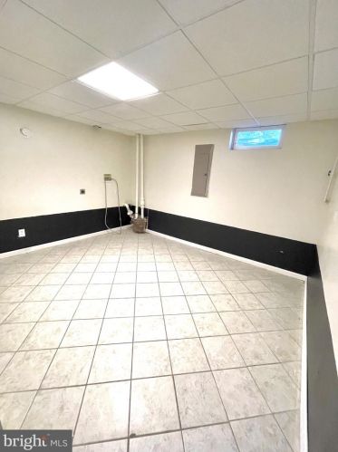 32 Pin Oak Dr, Dover DE  19904-2373 exterior