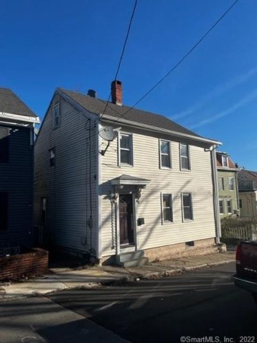 77 5th St, Norwich, CT 06360-3904