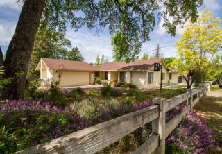 10926 Racetrack Rd, Sonora, CA 95370-9433