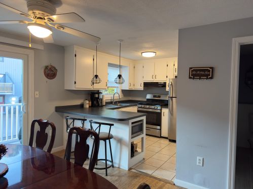 39 Bluestone Dr, Nashua NH  03060-6824 exterior