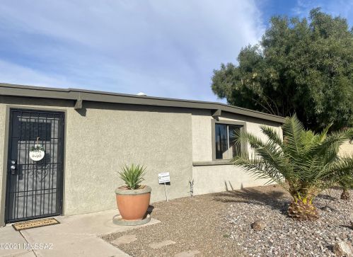 6999 Vernice St, Tucson, AZ 85730-2346