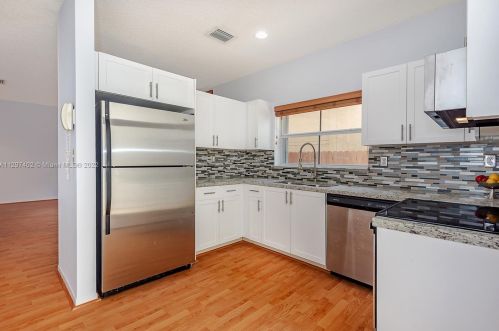 3270 37th Ter, Hollywood FL  33021-1372 exterior