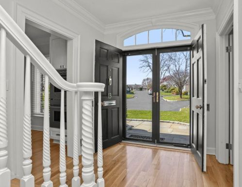 13 Bank St, New Canaan, CT 06840-6202