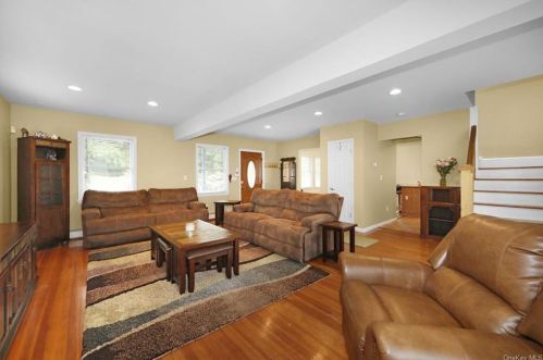57 Wayne Ave, Airmont NY  10901-4617 exterior