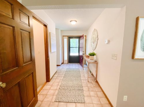 10136 Barnes Trl, South Saint Paul, MN 55077-5013