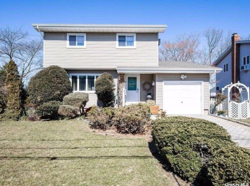 2411 Wallen Ln, North Bellmore, NY 11710-2728