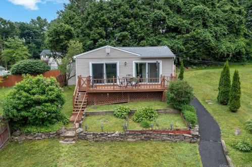 14 Boulder Rdg, Danbury CT  06811-3144 exterior