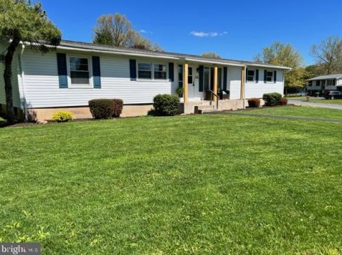 230 Eisenhower Dr, Molino PA  17961-1611 exterior