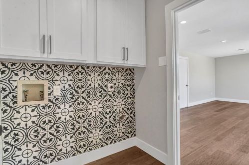 702 Carleton Dr, Richardson TX  75081-5906 exterior