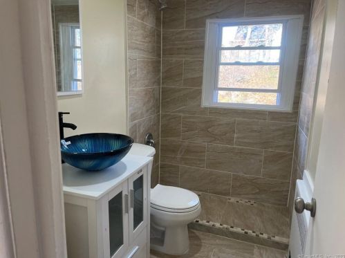 476 Merritt St, Bridgeport CT  06606-3337 exterior